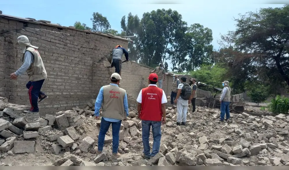 Personal de la DDC y del Museo Tumbas Reales de Sipán desalojaron a invasores del Complejo El Chorro en Pomalca. Foto: DDC Lambayeque.