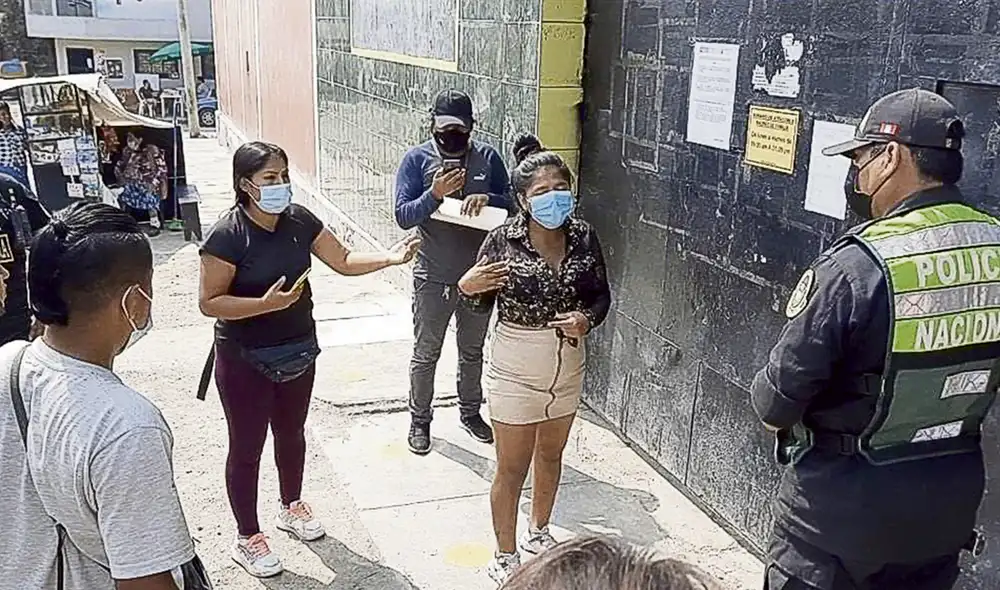 Caso en Comas. Los padres de familia piden investigar y sancionar al culpable de ser el caso. Foto: difusión Caso en Comas. Los padres de familia piden investigar y sancionar al culpable de ser el caso. Foto: difusión