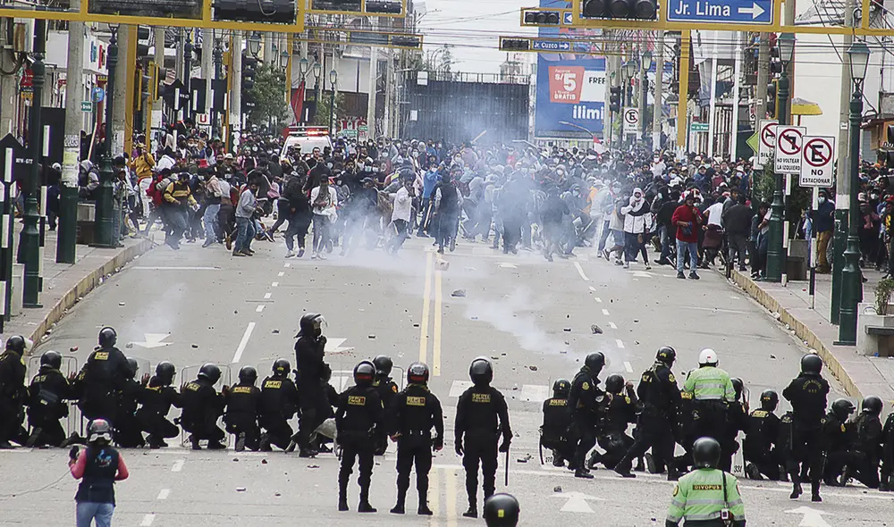 A la protesta de los transportistas se sumaron los agricultores, profesores y estudiantes, que reclaman al Gobierno detener el alza de los combustibles. Foto: Jhefrey Sedano_Huancayork Times A la protesta de los transportistas se sumaron los agricultores, profesores y estudiantes, que reclaman al Gobierno detener el alza de los combustibles. Foto: Jhefrey Sedano_Huancayork Times
