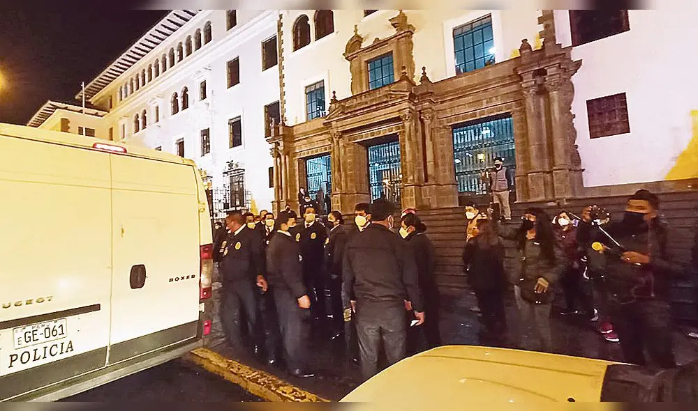 Transporte. En la noche, Villafuerte fue trasladado a Lima. Transporte. En la noche, Villafuerte fue trasladado a Lima.