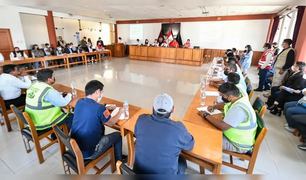 Mesa de diálogo se desarrolla en el Gobierno Regional de Arequipa. Foto: GRA Mesa de diálogo se desarrolla en el Gobierno Regional de Arequipa. Foto: GRA