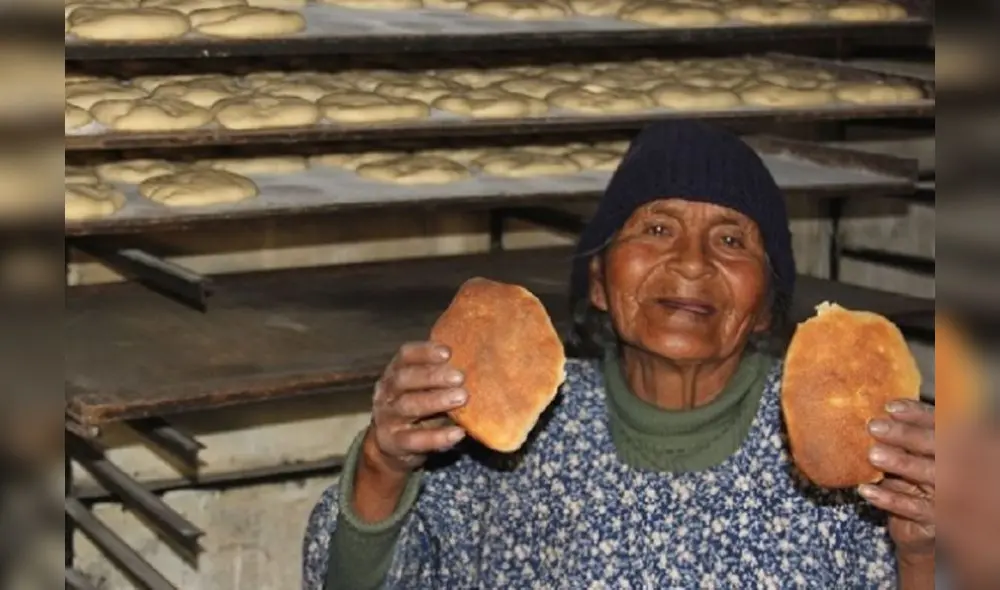 Genoveva Mamani lleva décadas dedicada a la elaboración de panes dulces. Foto: Agencia Andina
