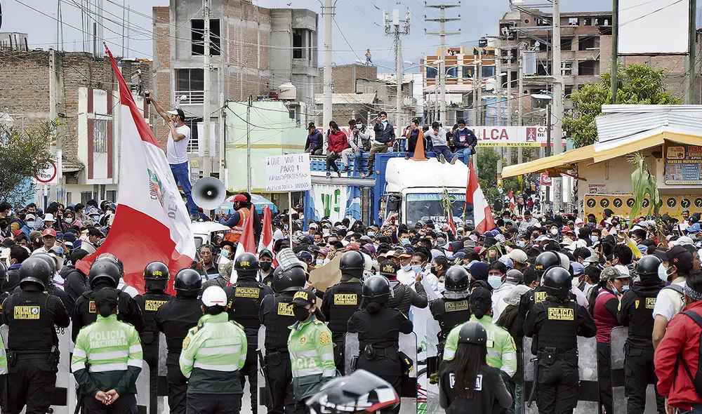 Riesgo alto. Reclamos gremiales derivaron en protesta social. Caleb Mendoza Riesgo alto. Reclamos gremiales derivaron en protesta social. Caleb Mendoza