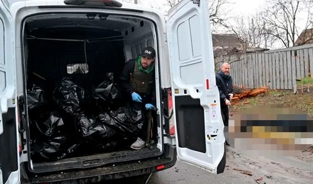 Un trabajador comunal permanece en una camioneta cargada con cadáveres de civiles asesinados en Bucha. Foto: AFP Un trabajador comunal permanece en una camioneta cargada con cadáveres de civiles asesinados en Bucha. Foto: AFP