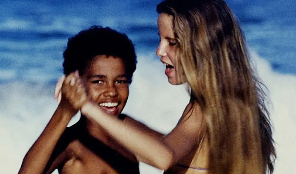 Chico (Washington Oliveira) y Roberta de Brito bailando en el videoclip de "Chorando se foi" cuando eran unos niños. Foto: captura de YouTube