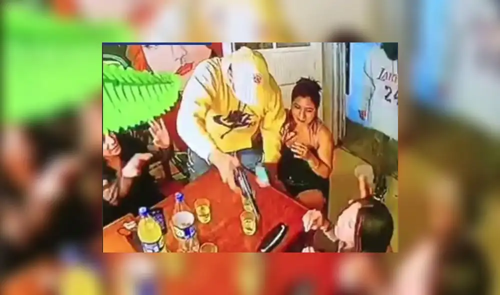 A empujones arrebataron pertenencias a jóvenes que se encontraban en el lugar. Foto: Vídeo Noticias Piura 3.0