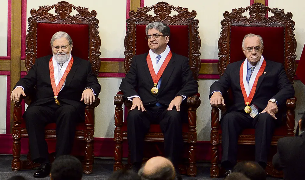 Nueva mayoría. Con el voto doble de Ferrero por presidir el TC, los magistrados Sardón y Blume tienen los votos para sacar sentencias a su medida, como las de Primax, El Frontón y Fujimori. Foto: difusión Nueva mayoría. Con el voto doble de Ferrero por presidir el TC, los magistrados Sardón y Blume tienen los votos para sacar sentencias a su medida, como las de Primax, El Frontón y Fujimori. Foto: difusión