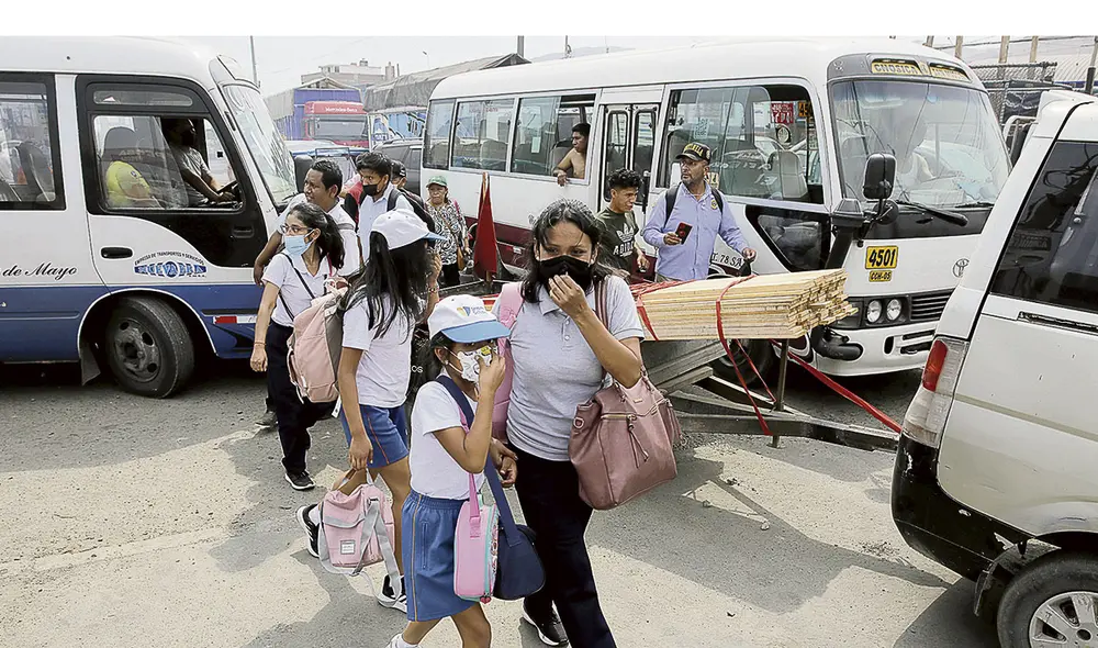 Afectados. En muchas escuelas de Lima, los alumnos debieron regresar temprano a casa ante la ola de protestas. Similar fue la situación en otras regiones. Foto: difusión. Afectados. En muchas escuelas de Lima, los alumnos debieron regresar temprano a casa ante la ola de protestas. Similar fue la situación en otras regiones. Foto: difusión.