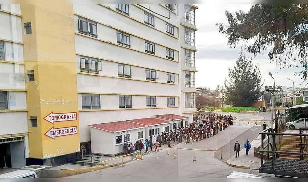 Cambios. Nueva forma de atención afectó a pacientes. Foto: La República Cambios. Nueva forma de atención afectó a pacientes. Foto: La República