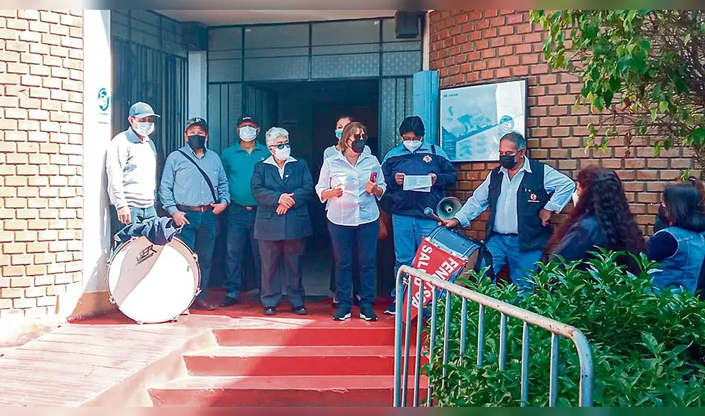 Plantón. Trabajadores exigen salida de malos funcionarios. Foto: La República