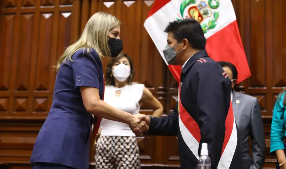 Torres dijo que inamovilidad social obligatoria fue para “defender los intereses de la comunidad”. Foto: Congreso