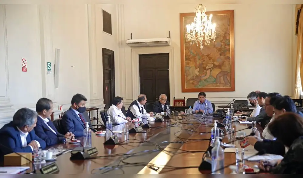 La Junta de Portavoces también fue invitada a Palacio, pero finalmente el presidente Castillo decidió acudir con sus ministros hasta el Parlamento. Foto: Presidencia La Junta de Portavoces también fue invitada a Palacio, pero finalmente el presidente Castillo decidió acudir con sus ministros hasta el Parlamento. Foto: Presidencia