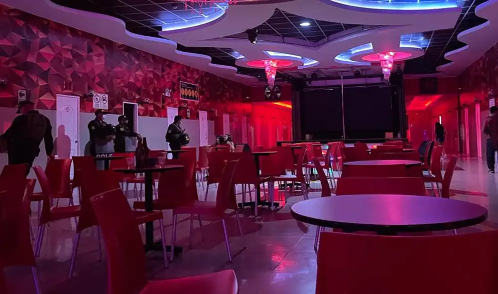 El caso ya está en manos de las autoridades. Todos los sujetos que estaban en el local fueron detenidos. Foto: PNP