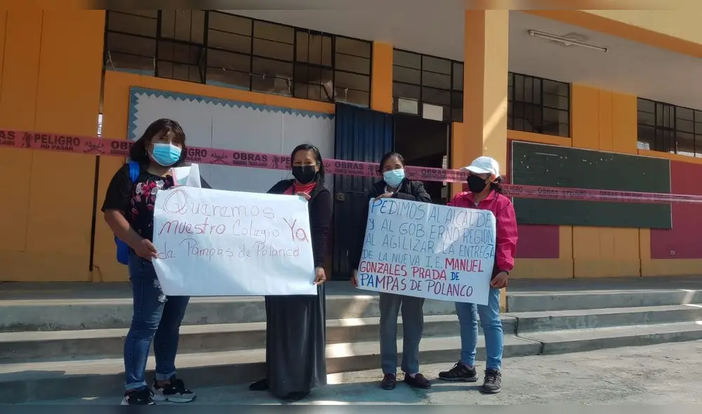 Padres de familia protestaron para exigir que se agilicen obras. Foto: Alexis Choque/URPI Padres de familia protestaron para exigir que se agilicen obras. Foto: Alexis Choque/URPI
