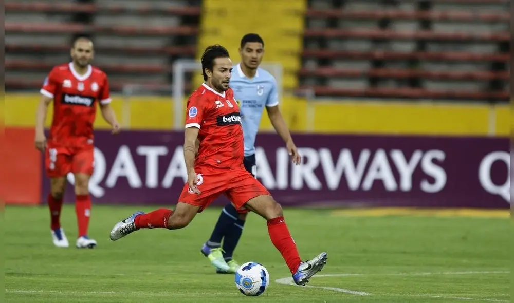 U. Católica y U. La Calera juegan en el Estadio Olímpico Atahualpa. Foto: Conmebol. U. Católica y U. La Calera juegan en el Estadio Olímpico Atahualpa. Foto: Conmebol.