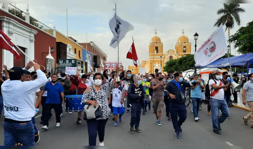 Manifestantes pidieron convocatoria de nuevas elecciones. Foto: Y. Goicochea/La República