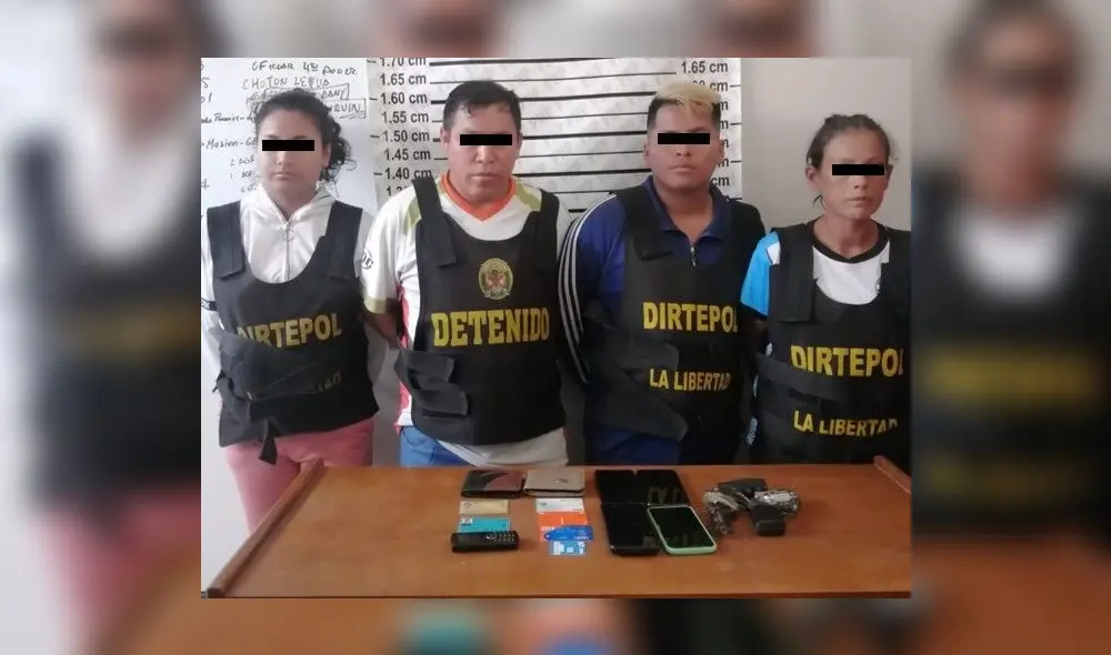 A los detenidos se les encontró una réplica de arma de fuego, con la que amenazaron a su víctima. Foto: PNP