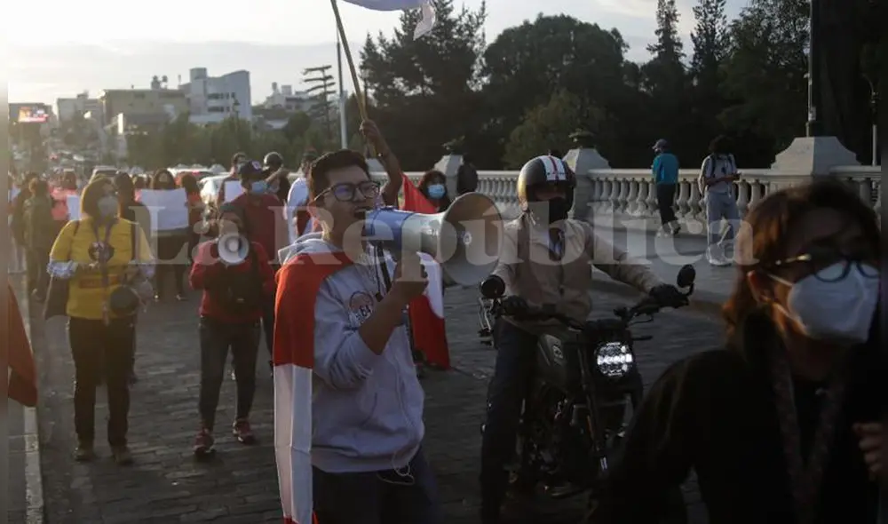 Protesta en contra de Pedro Castillo pasó por el Puente Grau. Fotos: Rodrigo Talavera/La República