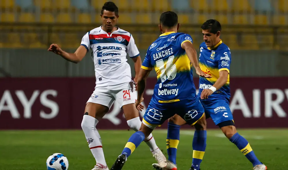 Everton vs. Wilstermann: el equipo altiplánico abrió el marcador de penal. Foto: EFE