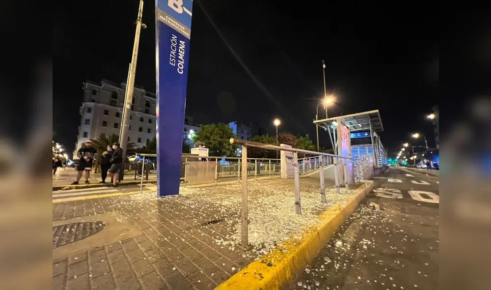 La estación Colmena del Metropolitano quedó con graves destrozos. Foto: Raúl Egúsquiza / URPI - LR La estación Colmena del Metropolitano quedó con graves destrozos. Foto: Raúl Egúsquiza / URPI - LR