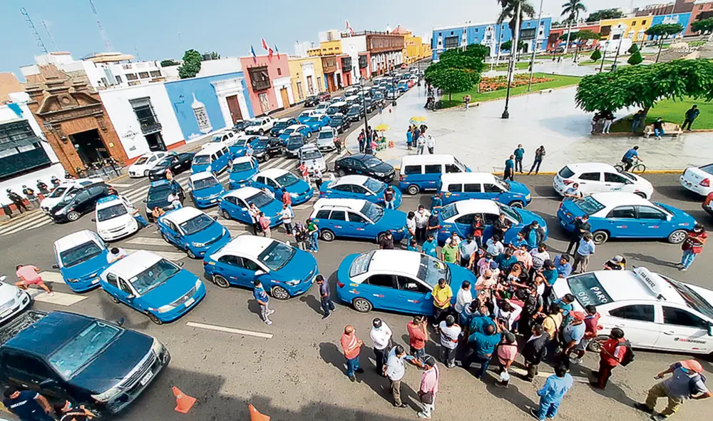 Trujillo. Los taxistas volvieron a acatar ayer el paro. Foto: Yolanda Goicochea/La República Trujillo. Los taxistas volvieron a acatar ayer el paro. Foto: Yolanda Goicochea/La República