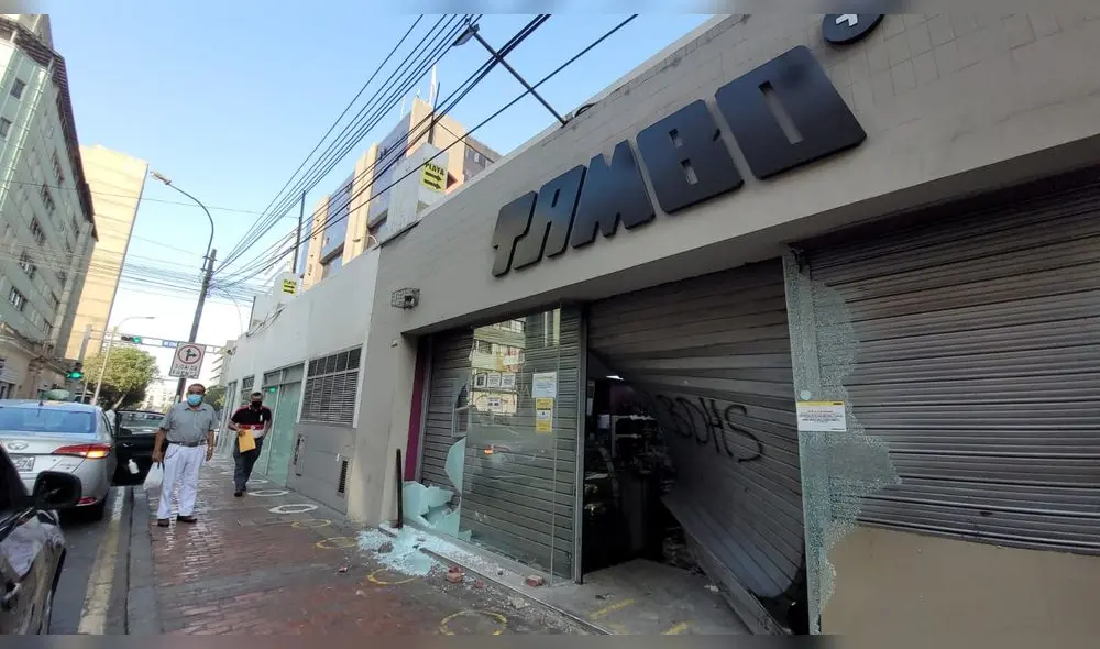 Tienda ubicada en el Jr. Camaná fue atacada por vándalos durante las manifestaciones contra Pedro Castillo. Foto: Jessica Merino / URPI-LR