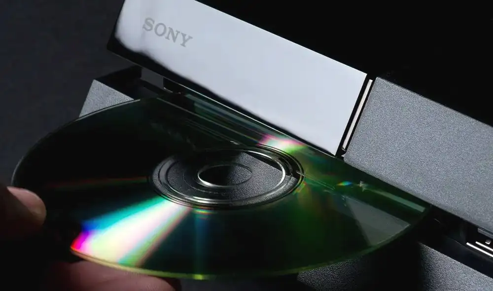 ¿Es posible usar alcohol para ello? Descubre aquí todo lo que tienes saber si conservas aún una larga colección de discos. Foto: Hipertextual