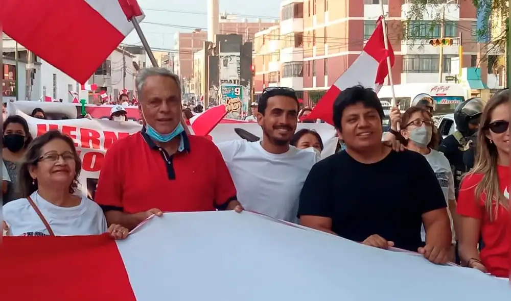 Sonrientes se mostraron los candidatos para las fotografías de los asistentes. Foto: difusión.
