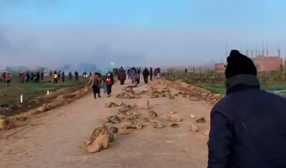 Según la Policía, protestantes quemaron una caseta y dañaron una camioneta. Foto: Cortesía