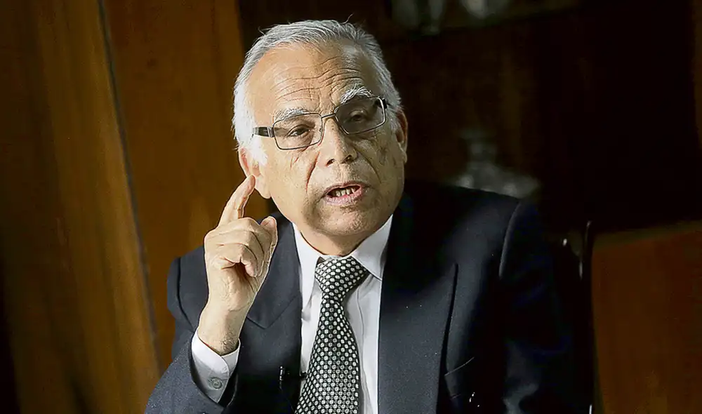 Evaluado. Aníbal Torres niega que vaya a renunciar. Lo concreto es que su futuro es incierto. Foto: Gerardo Marín/La República