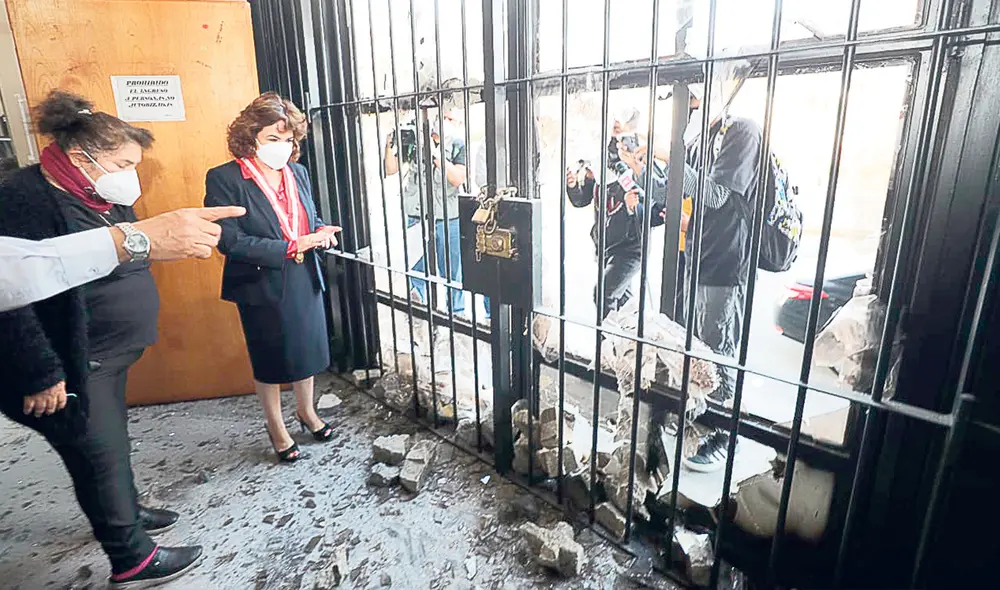 Justicia. Presidenta del Poder Judicial, Elvia Barrios, inspeccionó el daño ocasionado a la principal sede judicial de Lima. Foto: Poder Judicial