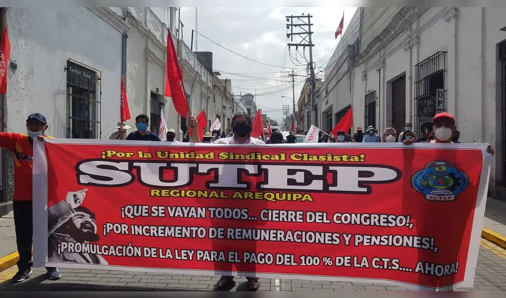 Participaron maestros que dictan clases en turnos tarde y noche. Foto: Alexis Choque/URPI