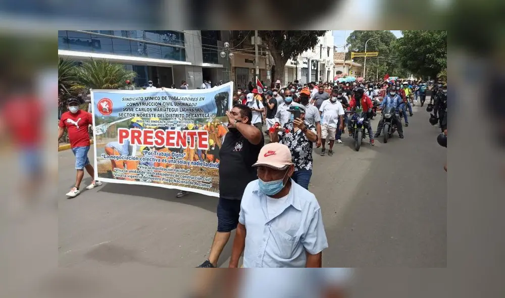Los trabajadores, pertenecientes a diversos distritos de Piura, recorrieron el centro de la ciudad. Foto: Noticias Piura