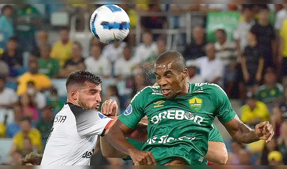 Faltó. Cuesta tuvo dos ocasiones de gol, pero no estuvo sereno para concretar. Foto: AFP