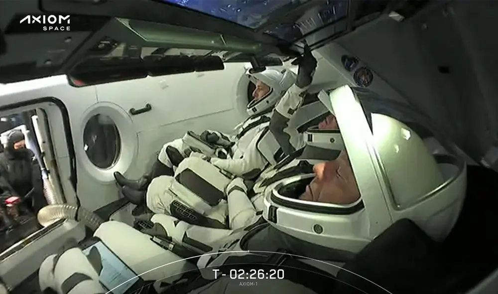 Los cuatro tripulantes de la misión Ax-1 en la cápsula Crew Dragon de SpaceX. Fotocaptura: Axiom Space