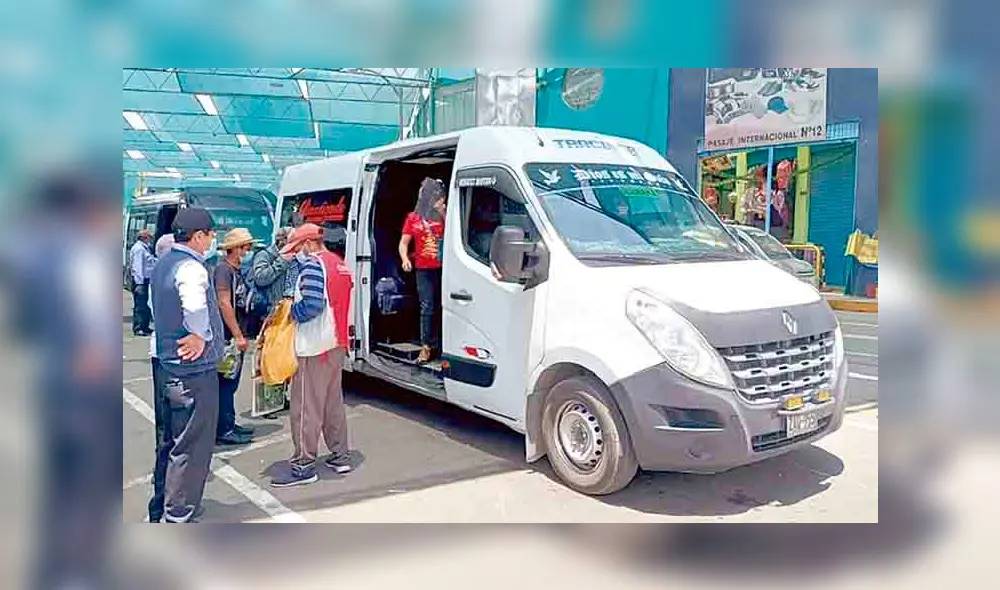 Crítica. Empresas de buses cuestionan luz verde a colectivos. Foto: La República