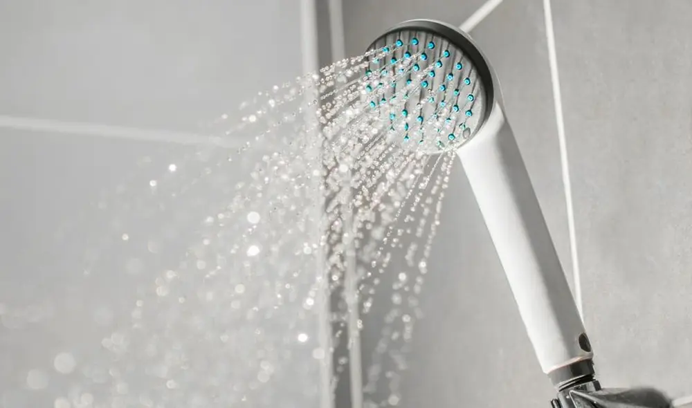 La ducha suele acumular sarro debido a que se encuentra en un ambiente cerrado y húmedo. Foto: mundodeportivo