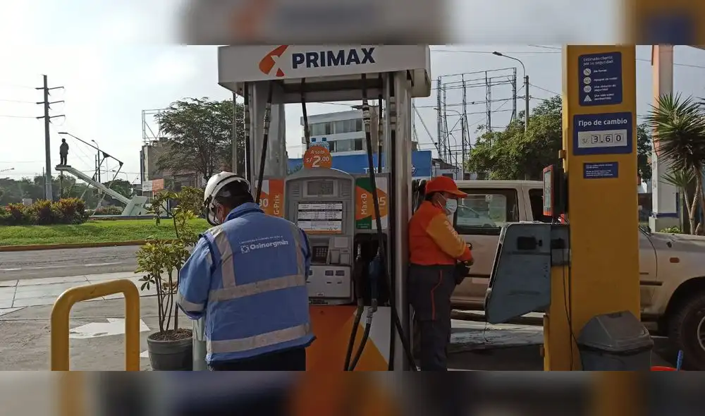 Personal de Osinergmin supervisa grifos desde el martes 5. Foto: Y. Goicochea