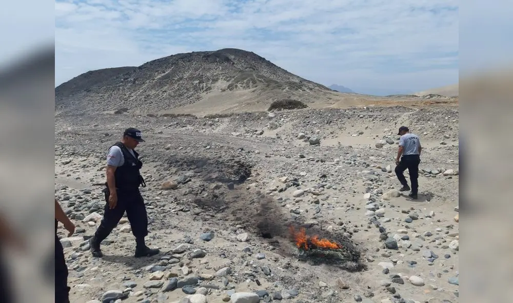 Las granadas fueron destruidas en un descampado ubicado en el kilómetro 665 de la carretera Panamericana Norte. Foto: PNP-UDEX Las granadas fueron destruidas en un descampado ubicado en el kilómetro 665 de la carretera Panamericana Norte. Foto: PNP-UDEX