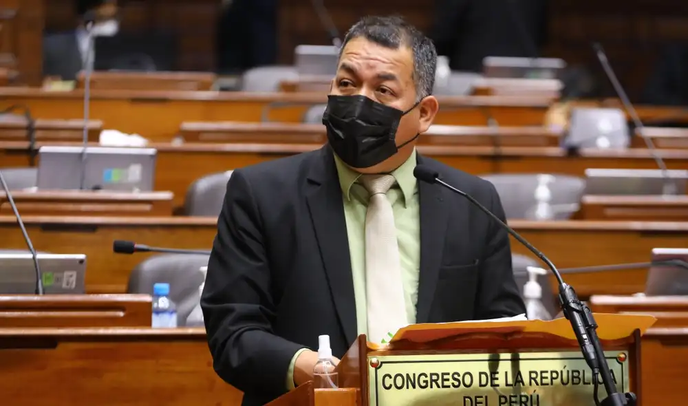 "Como bancada debemos llegar a otras fórmulas o salidas democráticas", dice Darwin Espinoza. Foto: Congreso