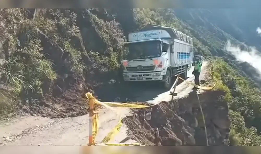 Estado de la vía dificulta el tránsito de vehículos de carga pesada, que proveen de diversos recursos a la provincia. Foto: vídeo Radio Centinela
