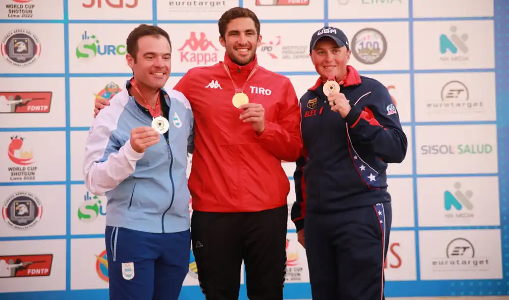 Pacheco junto a su medalla de oro en el campeonato mundial de escopeta. Foto: IPD
