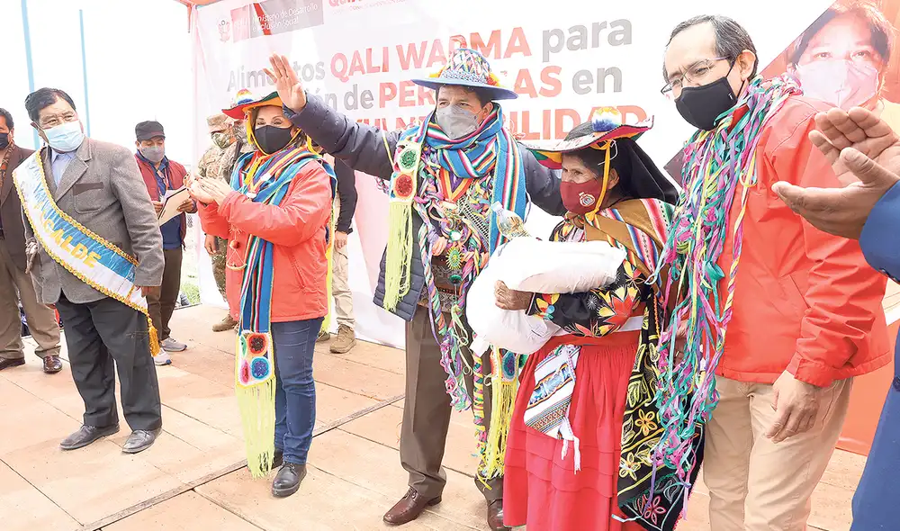 Agenda. Pedro Castillo arribó a la provincia de Huancané, en Puno, para el V Consejo de Ministros Descentralizado. El mandatario hizo un mea culpa ante los puneños por desatenderlos. Foto: José Carlos Cisneros/ La República Agenda. Pedro Castillo arribó a la provincia de Huancané, en Puno, para el V Consejo de Ministros Descentralizado. El mandatario hizo un mea culpa ante los puneños por desatenderlos. Foto: José Carlos Cisneros/ La República
