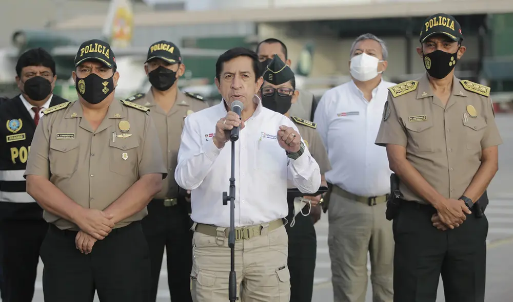 Aníbal Torres se disculpó por haber criticado a la Policía Nacional del Perú, al mencionar que no es eficiente durante su discurso en el Consejo de Ministros Descentralizado en Huancayo. Foto: La República Aníbal Torres se disculpó por haber criticado a la Policía Nacional del Perú, al mencionar que no es eficiente durante su discurso en el Consejo de Ministros Descentralizado en Huancayo. Foto: La República