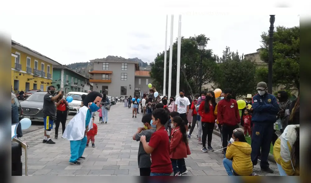 El primer súper vacunatón congregó a niños y adultos para ser inmunizados. Foto: Coordinadora Regional de Inmunizaciones El primer súper vacunatón congregó a niños y adultos para ser inmunizados. Foto: Coordinadora Regional de Inmunizaciones
