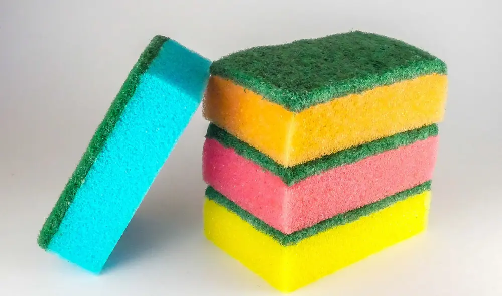 Revisa los trucos caseros más efectivos para eliminar las bacterias de la esponja de cocina. Foto: Pixabay