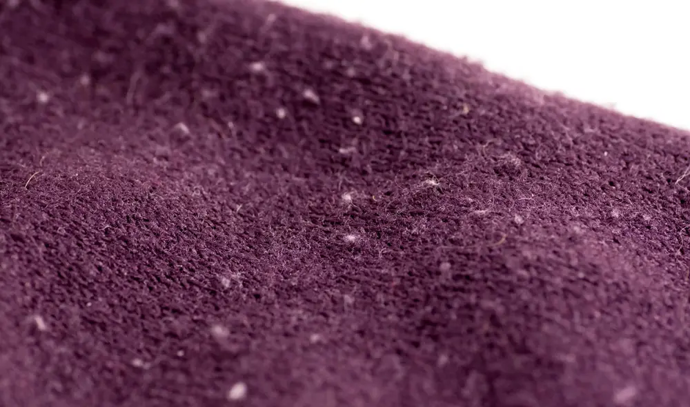 Cuatro trucos caseros para evitar que tus prendas suelten pelusas. Foto: CasaTotal