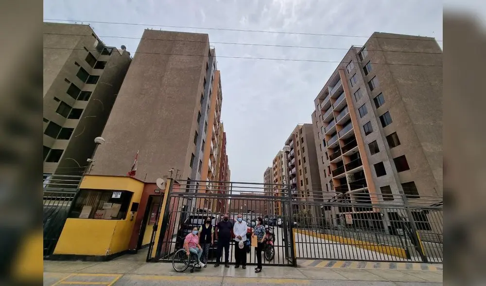 Los habitantes del condominio se mostraron hartos de la delincuencia que azota la urbanización. Foto: Mary Luz Aranda // URPI-LR Los habitantes del condominio se mostraron hartos de la delincuencia que azota la urbanización. Foto: Mary Luz Aranda // URPI-LR
