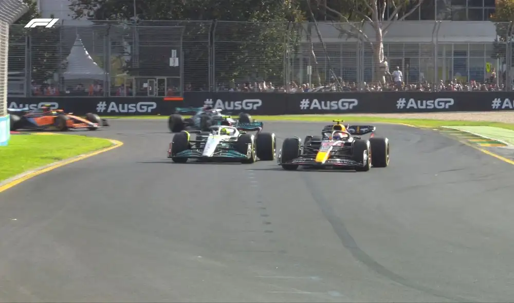 Pérez con Hamilton. Foto: F1.