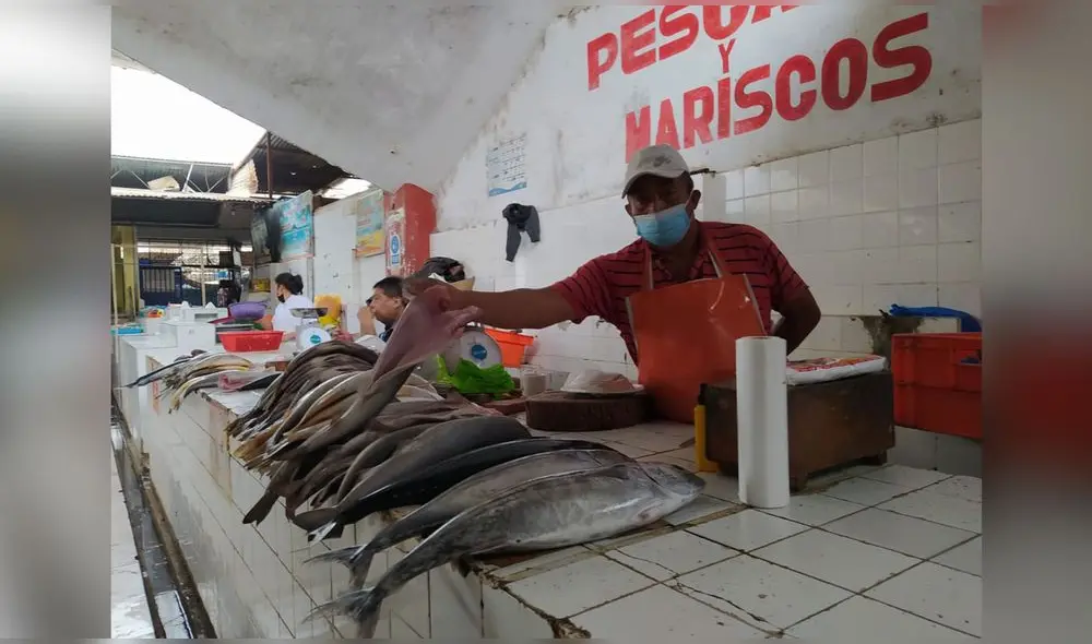 Expenden pescado fresco y salado. Foto: Rosa Quincho/URPI-LR Expenden pescado fresco y salado. Foto: Rosa Quincho/URPI-LR